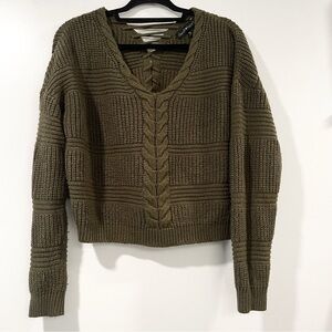 Derek Heart Green V-Neck Sweater with Cable Knit